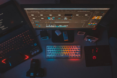 UI design: what is it? Describe UX design.  What's the difference between UI and UX?