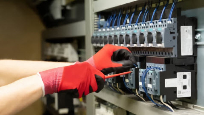 Identical UPS Operation and Power Protection Equipments - Part 1