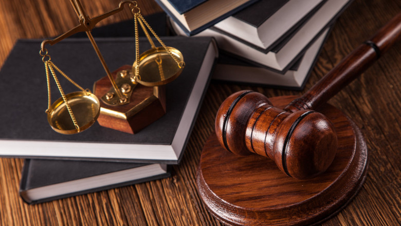 How to Pick the Best Lawyer for Your Company?