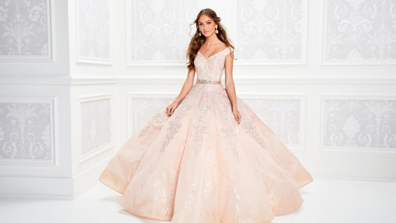 Things to Remember When Trying On a Wedding Dress | USA Bridal Blog