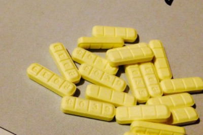Buy Xanax 2mg Yellow Bar R039 online – Alprazolam – Buy Xanax online without prescription