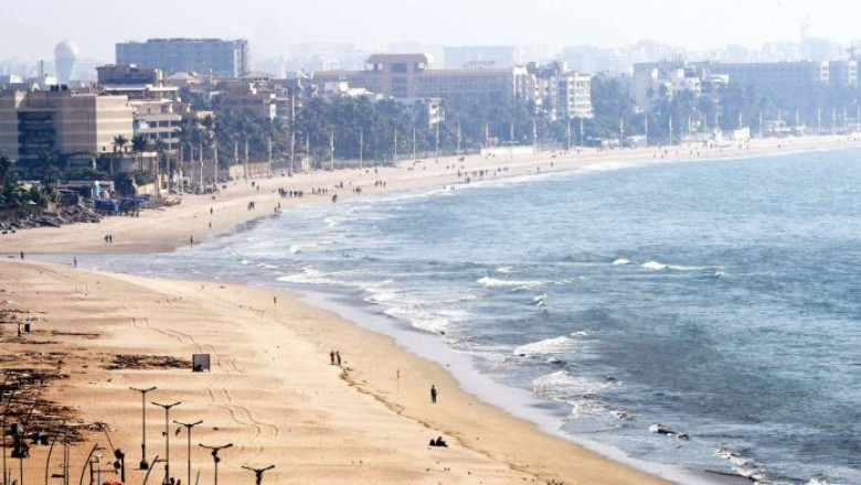 Visit in Mumbai Juhu Beach with your friend