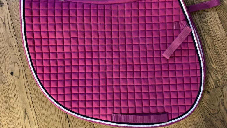 ¿Por qué un caballo necesita usar botas de campana?