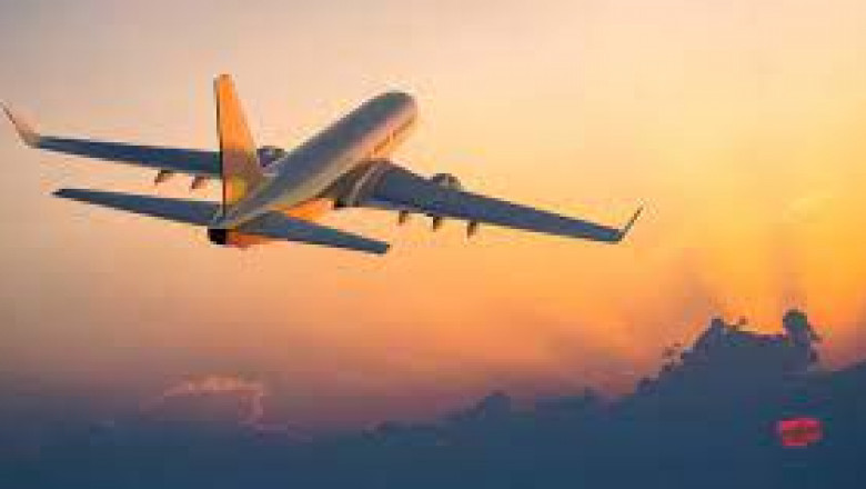 How do I request a callback from United Airlines?