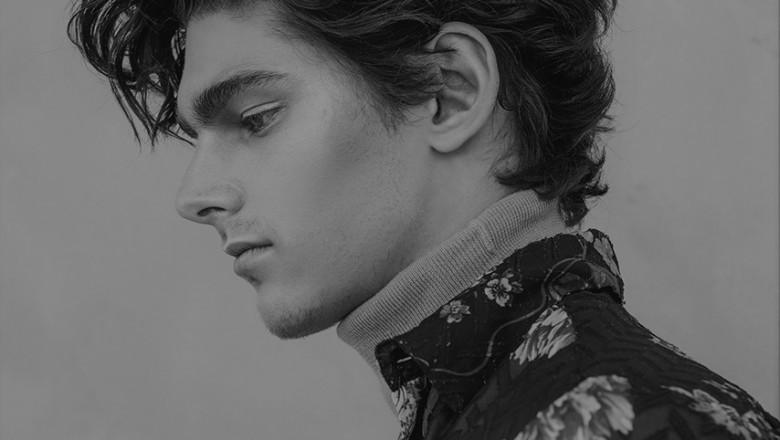 For a stunning wedding hairstyle, visit a professional hair salon