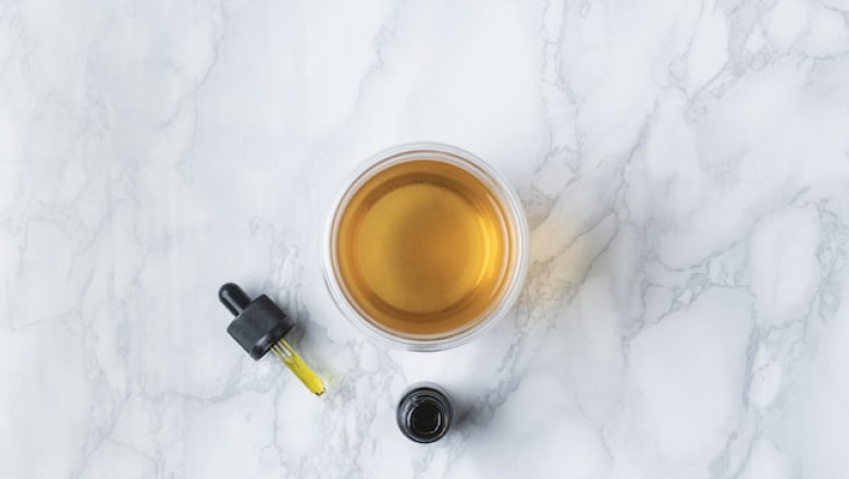 Nowadays CBD oil is in the headlines, but it is also true that it is also used in some medicines. We found out what are the benefits and risks of CBD oil.