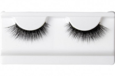 How To: Apply False Eyelashes