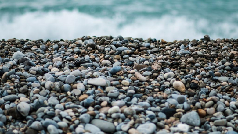 world news in greek explained in instagram photos