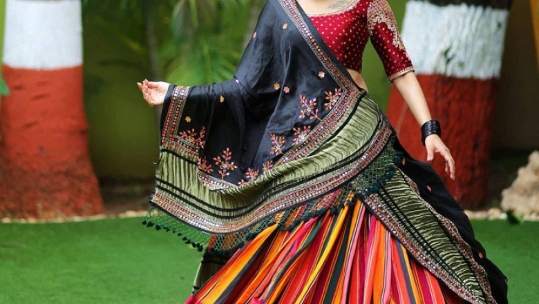 Purchase a Garba Navratri Chaniya Choli (Navratri Chaniya Choli) online. >>> shivanshmall.in
