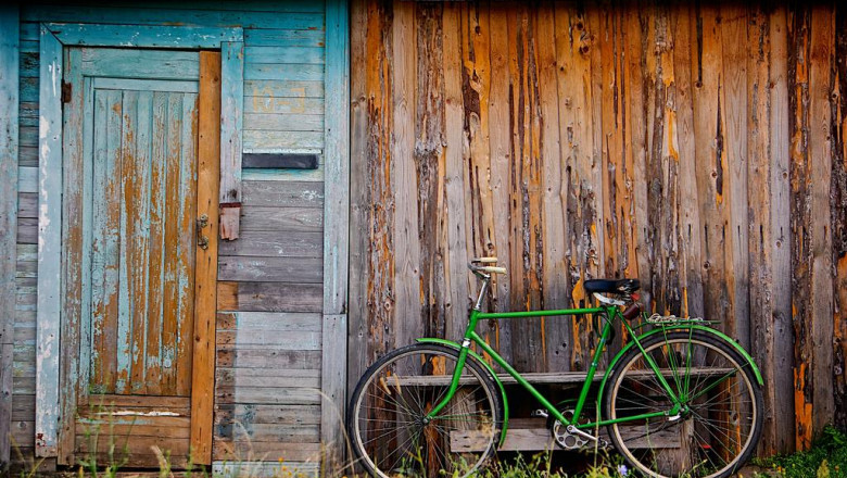 10 signs you should invest in news in greece