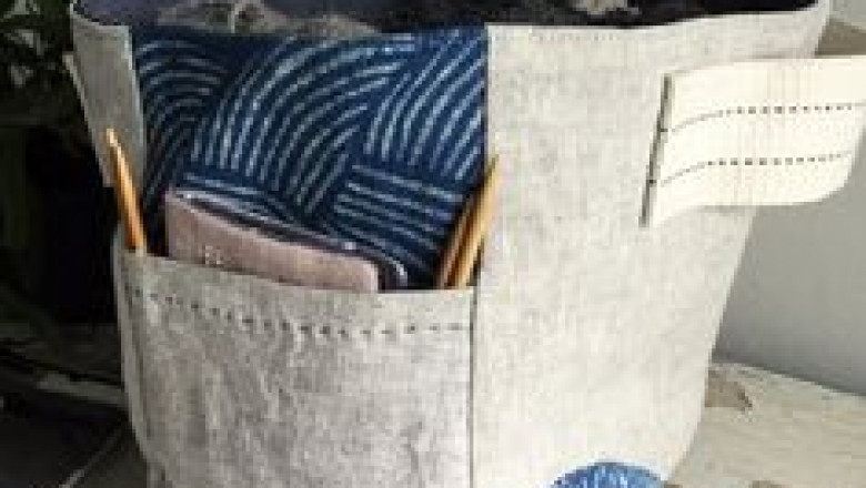 How many bags can the rice bag cutting and sewing machine produce per hour ?