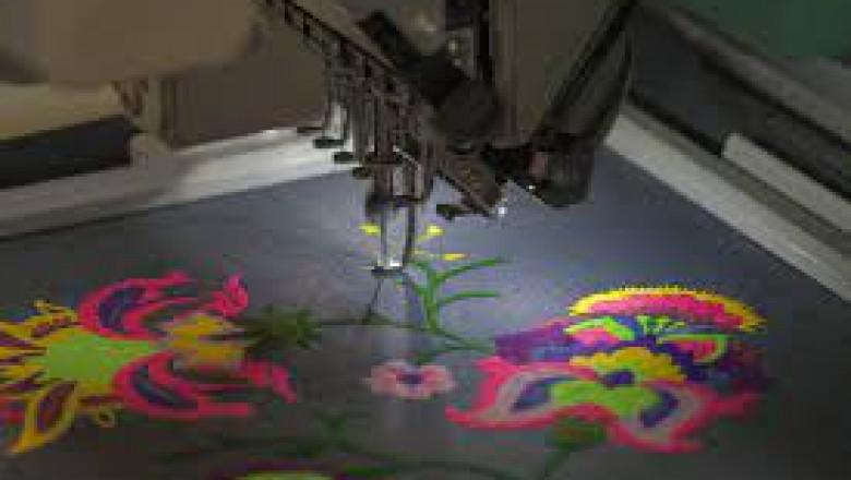 6 Reasons to Print Your Logo on Clothes