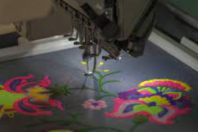 6 Reasons to Print Your Logo on Clothes