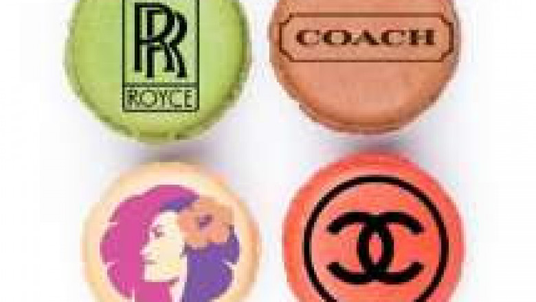 Make everyone impressed with customized photo macarons