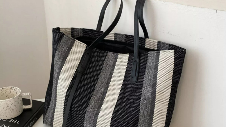 Picking a Korean Large Capacity Ladies Bags for an Any Event