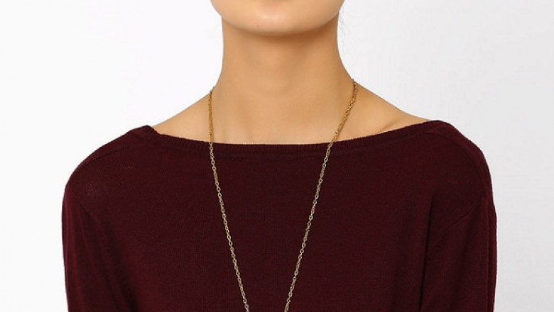 Which Necklace Goes Best with a Square Neckline? | Most Popular Style