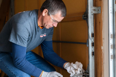 Advantages Of Getting Commercial Garage Door Repair Services