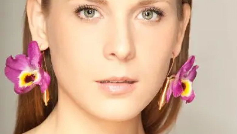 Buy Trending Vase Earings Online | Fleurings