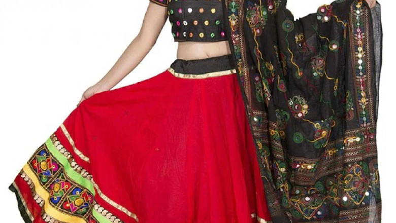 Fashion for Navratri: Colourful and Ethnic Chaniya Choli >>> shivanshmall.in