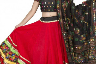 Fashion for Navratri: Colourful and Ethnic Chaniya Choli >>> shivanshmall.in