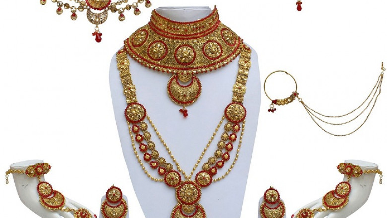 Choosing Wedding Jewellery for Future Brides: Buying Bridal Jewellery >>> shivanshmall.in