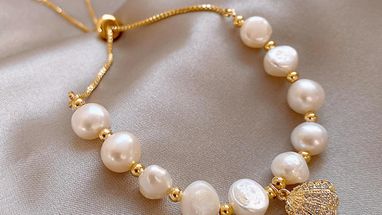 What is wholesale jewelry?