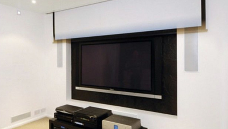 The Projector Screen Measures The Light Levels With The Projector Set To The Maximum Contrast Ratio Using Full Black / Full White Settings
