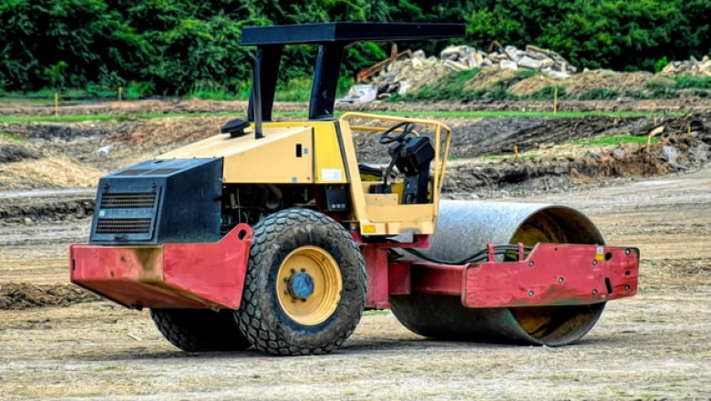 How to use and maintain a road roller?