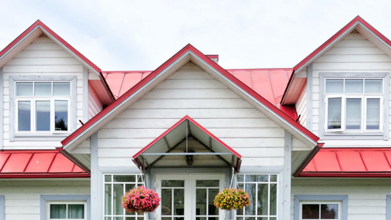 For the best green roofing services, hire a top roofing company.