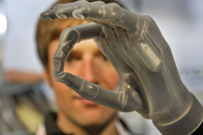 Medical Bionic Implants Perform Similar Functions to Natural Human Organs