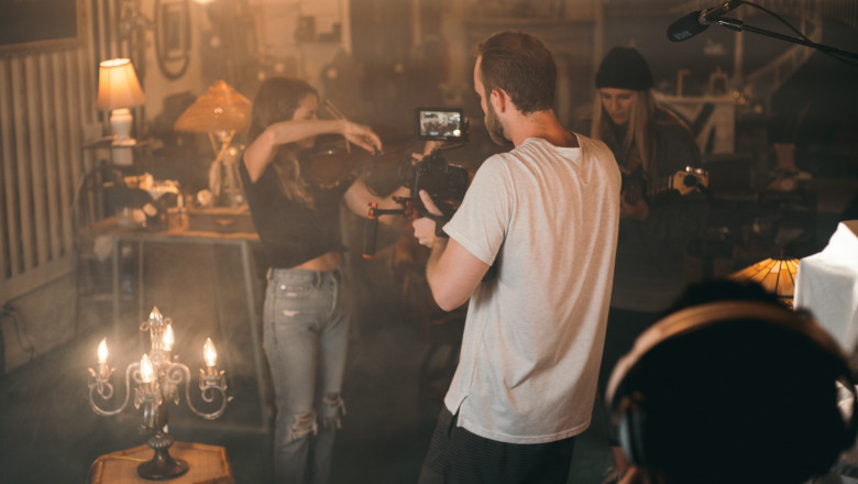 TYPES OF ADVERTISING MEDIA AND HOW TO CHOOSE