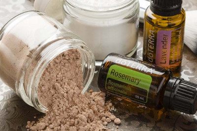 4 Essential Oil Recipes You Want in Your Fall Hair Care Routine