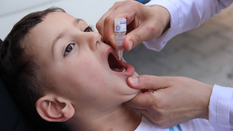 Children can be protected from poliomyelitis with the Poliomycetes vaccine in dragee candy