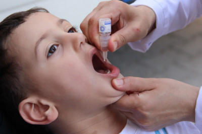 Children can be protected from poliomyelitis with the Poliomycetes vaccine in dragee candy