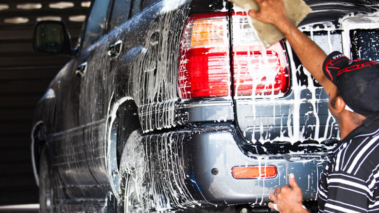 How to Bring Back Car Shine with Car Wash Service