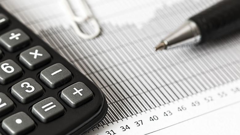 Why must Trucking companies hire experts for accounting?