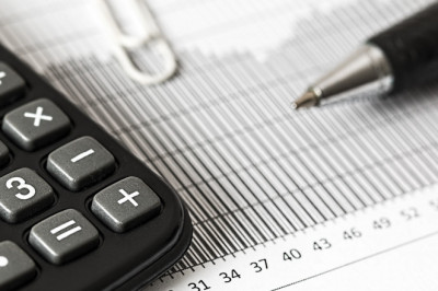 Why must Trucking companies hire experts for accounting?