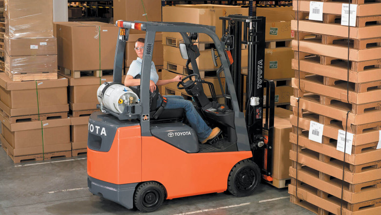 What Are The Factors To Consider When Arranging A Forklift Hire?