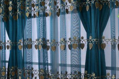 How to make embroidered window curtain?