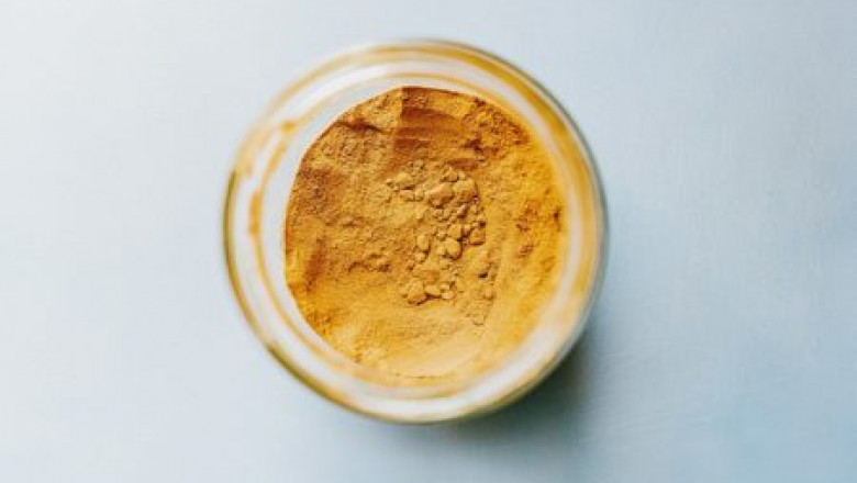How to Remove Turmeric Stains From the Carpet