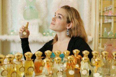 The Perfume Consists Of Aromatic Essential Oils That Provide A Pleasant Scent To The User