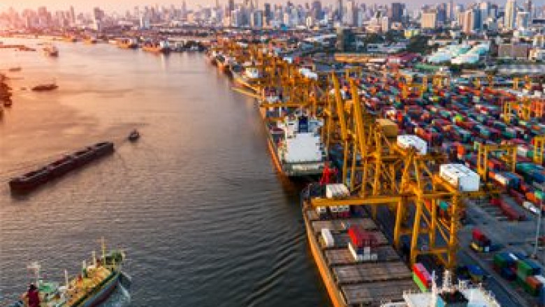 How a Freight Forwarder can help you ship fast and more efficiently