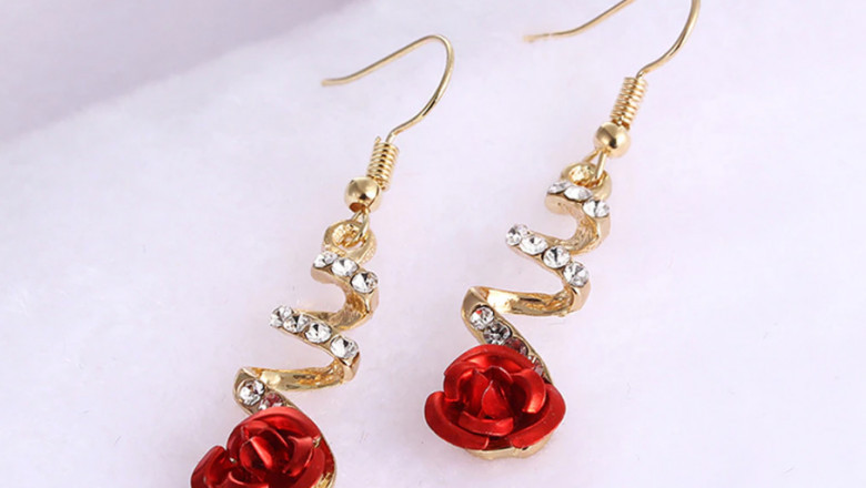 How to Get the Perfect Pair of Earrings