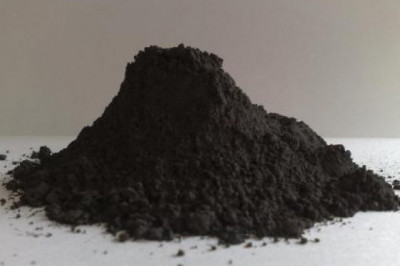 The anhydrous ferric chloride chemical is used in many industrial applications