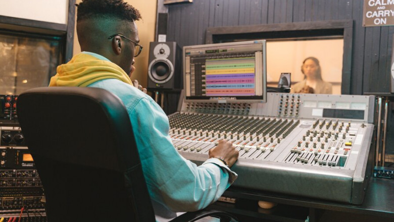 8 Reasons Why Singers And Rappers Buy Custom Beats