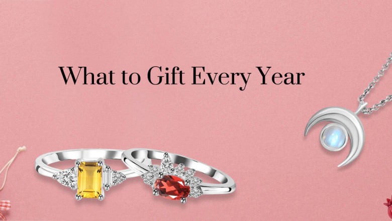 Christmas Jewelry Tradition: What to Gift Every Year | Sagacia Jewelry