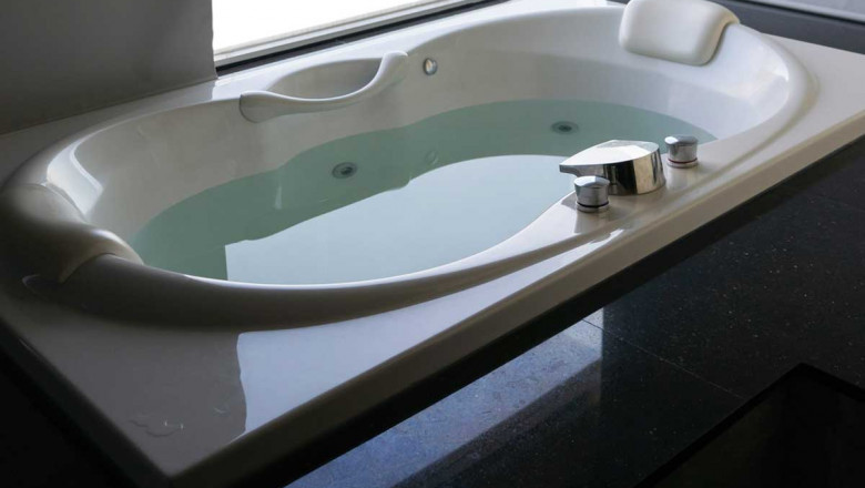 How to Clean a Whirlpool Bathtub? | Fortador