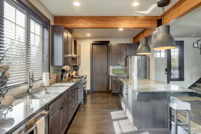 How to Create a Farmhouse Kitchen Design