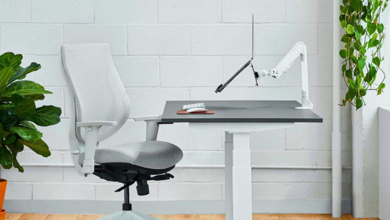 How to Pick the Best Monitor Stand for a Desktop Computer