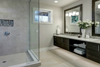 6 Signs You Need a Shower Door Replacement